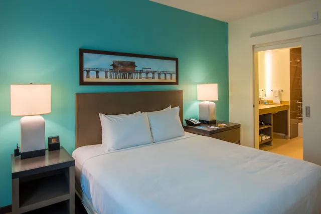 جناح استوديو بسرير كينج مع أريكة لذوي الإعاقة، HYATT HOUSE NAPLES/5TH AVENUE 1/7