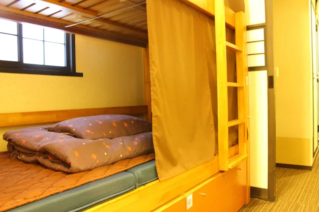 سكن مشترك مختلط قياسي بأربعة أسرّة وسريرين، K's House Tokyo Oasis 1/7