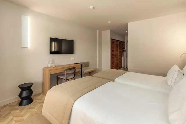 Room, Twin Beds, Pool View, Belavista da Luz 4/7