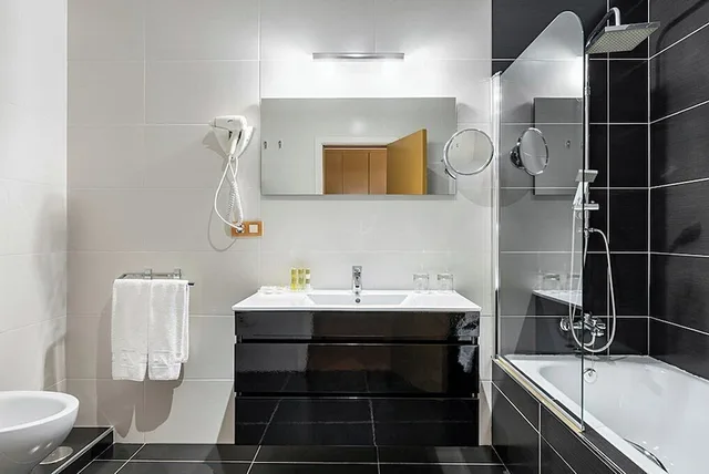 غرفة قياسية مفردة بسرير فردي بحوض استحمام، Eurostars Monumento Monasterio De San Clodio Hotel & Spa 4/6
