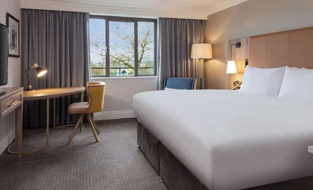 غرفة كلاسيكية بسرير كينج، Oxford Belfry Hotel & Spa 1/2