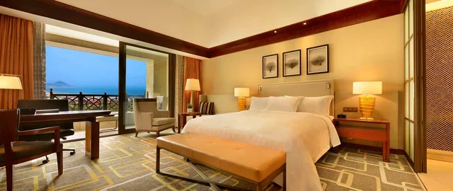 Executive, King Bed, Ocean View, Lounge Access, Hilton Qingdao Golden Beach 1/1