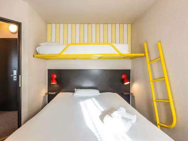 Pop, 1 Double and 1 Single Bed, Bunk Bed، Greet Hotel Limoges Nord 2/5