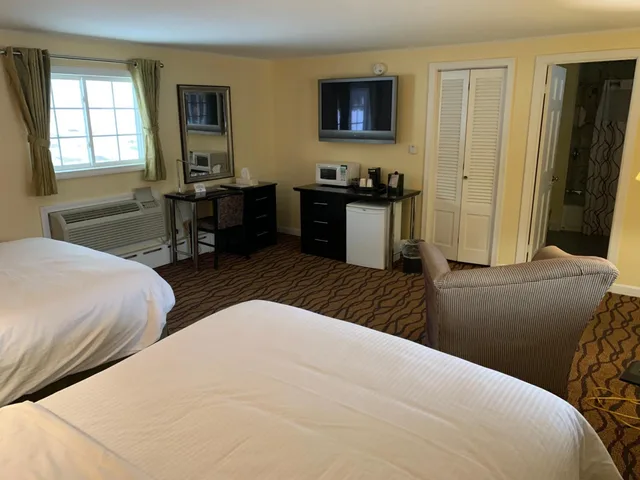 غرفة بسرير كوين، Four Winds Country Motel 1/10