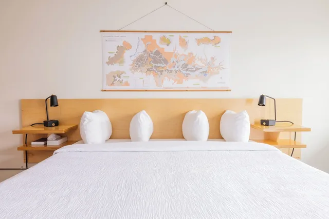 Standard, King Bed, Pet Friendly, University Inn 2/4