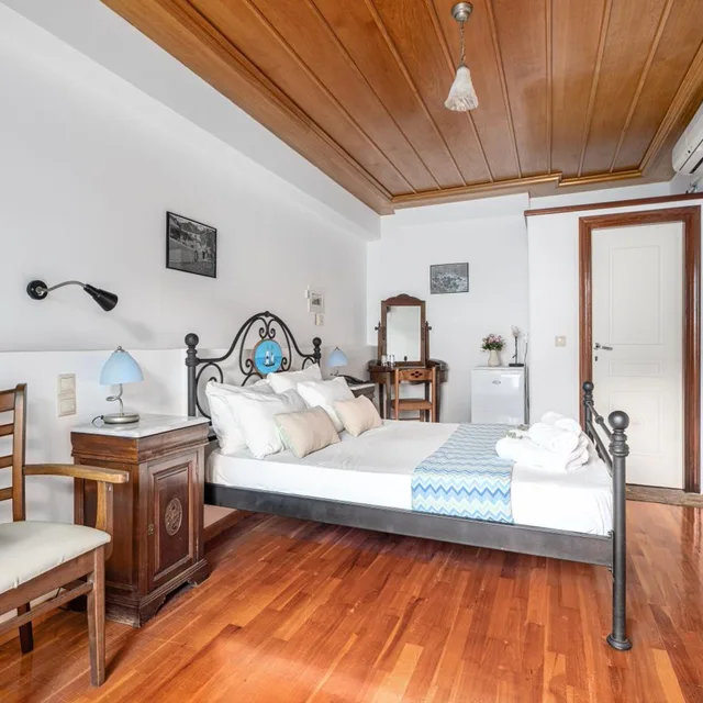 غرفة بسرير مزدوج بإطلالة على الحديقة في الطابق الأرضي، Paraliako Hotel 1/2