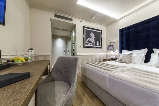غرفة قياسية بسرير مزدوج بإطلالة على المتنزه، Grand Hotel Slavia 4/5