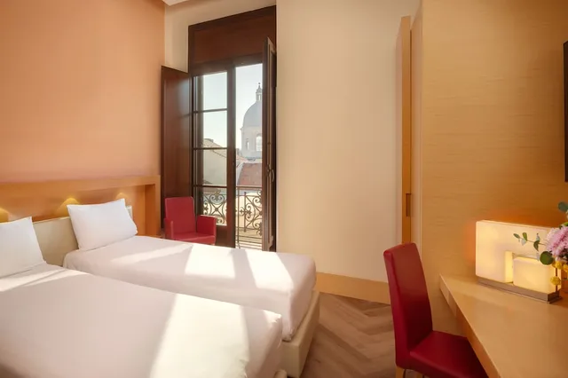 غرفة كلاسيكية بسرير كوين، Unahotels Napoli 1/5