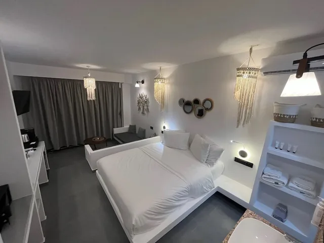 جناح جونيور بمسبح خاص، Skopelos Holidays Hotel 1/3