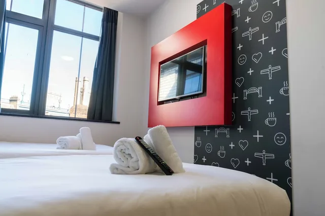 Superior, Twin Beds, easyHotel Newcastle City Centre 7/10