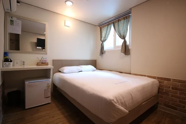 غرفة قياسية بسرير مزدوج، Dongdaemun Hwashin Hostel 3/6