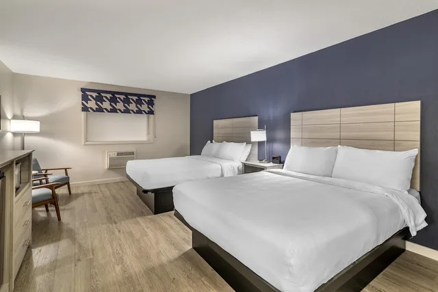 غرفة قياسية بسريرين كوين يُسمح فيها بالحيوانات الأليفة، Best Western Caribou Inn 2/3