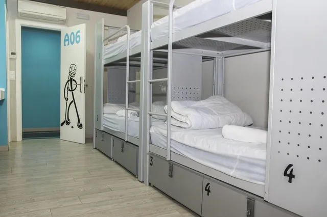 Mixed Dorm, 6 Beds, Private Bathroom, Bcnsporthostels 2/5