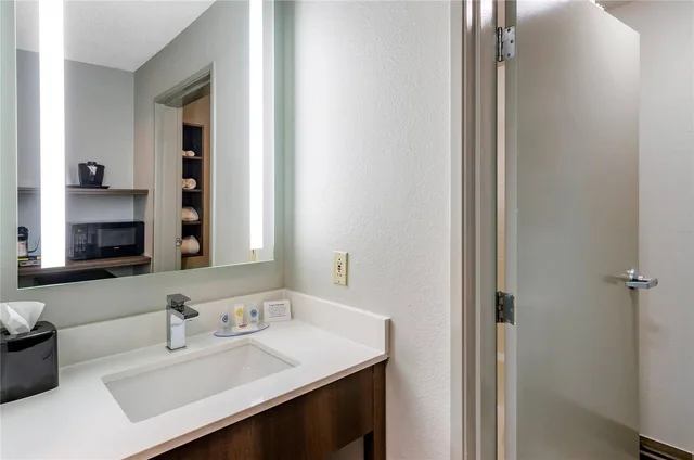 Room, King Bed, Comfort Inn & Suites Troutville-Roanoke North 4/4