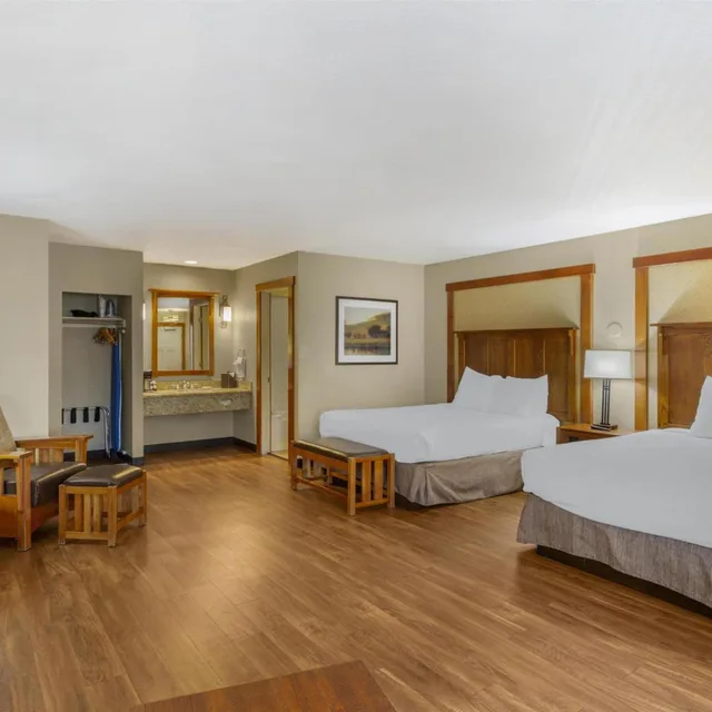 غرفة بسريرين كوين مع أريكة، Best Western Plus High Country Inn 1/8