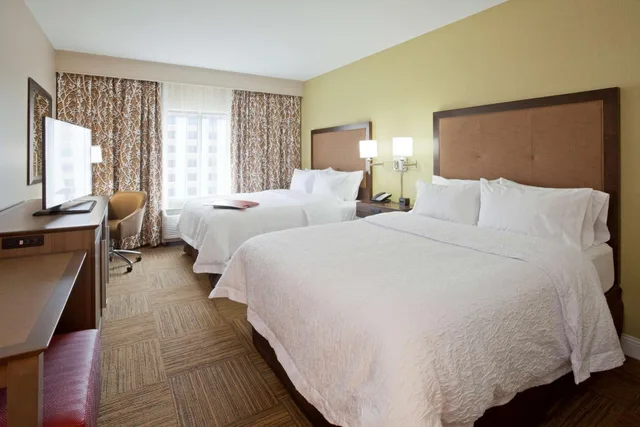Room, King Bed, 2 Queen Beds, Accessible, Hampton Inn Bloomington West 1/5