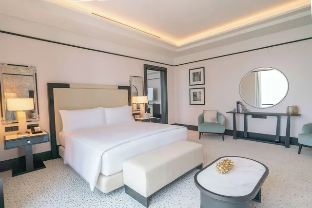 Ambassador, Suite, King Bed, Waldorf Astoria Doha West Bay 2/7