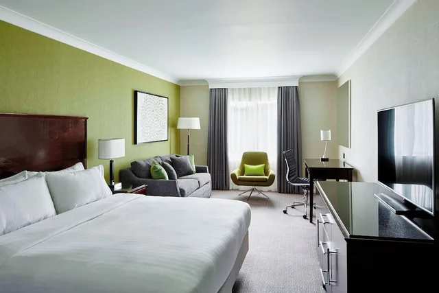 Deluxe, King Bed, Sofa, Delta Hotels by Marriott Manchester Airport 1/8