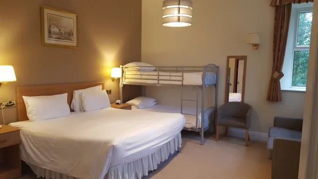 غرفة عائلية بسرير مزدوج وسرير بطابقين لذوي الإعاقة، Windermere Manor 5/7