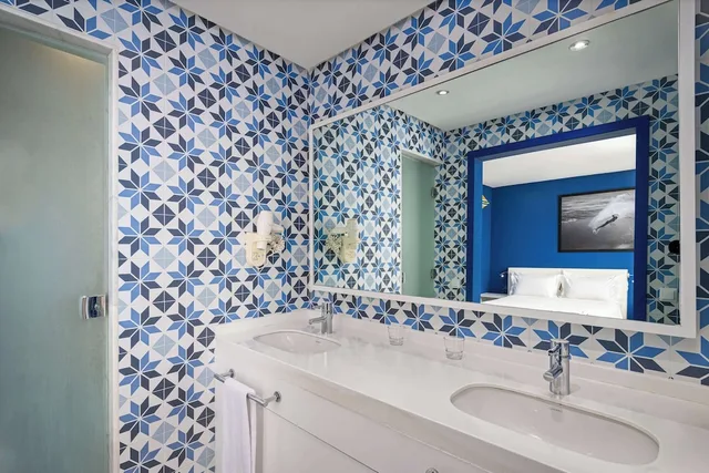 غرفة قياسية بسرير كينج بإطلالة على الحديقة، Radisson Blu Resort Taghazout Bay Surf Village 4/4