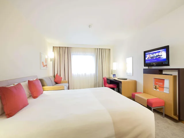 Standard, Double Bed, Sofa, Novotel Birmingham Centre 1/10