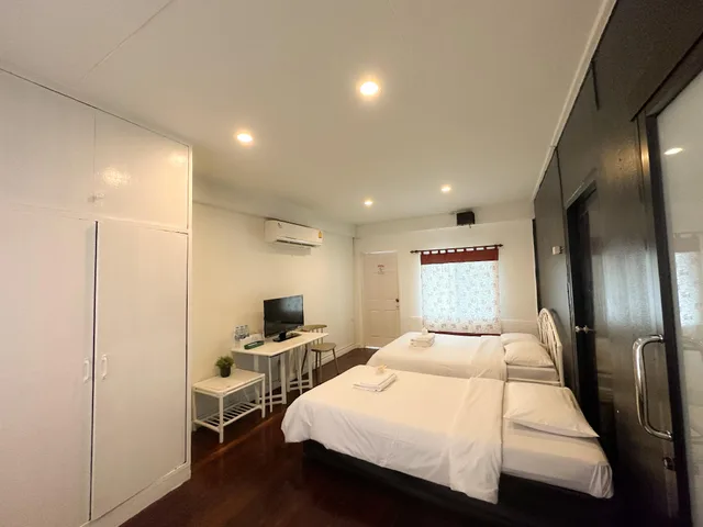 غرفة قياسية ثلاثية، White Lodge 2/2