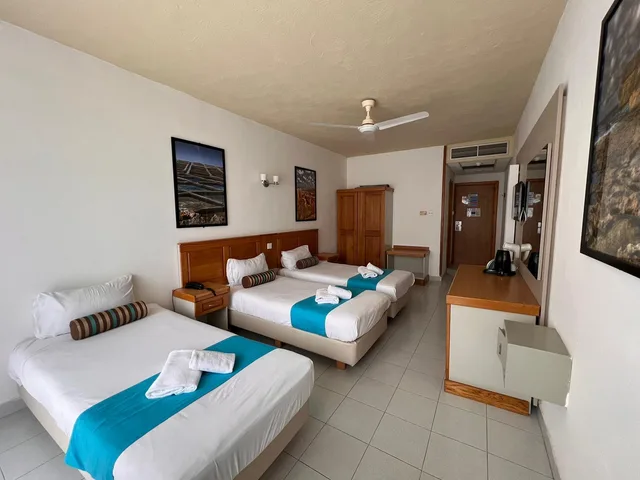 غرفة قياسية رباعية بشرفة، Canifor Hotel 1/1