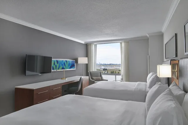 Tower, 2 Queen Beds، Hilton Toronto Airport Hotel & Suites 3/4