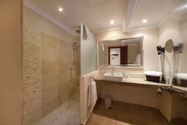 غرفة ثلاثية بإطلالة على البحر بشرفة، Hotel Cala d Or - Adults Only 8/9