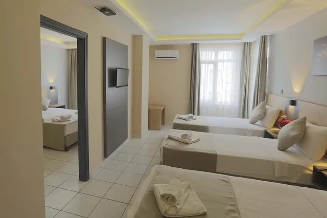 2 Bedrooms, Family, Quadruple, 1 Double and 3 Single Beds، Alanya Risus Park Hotel 1/7