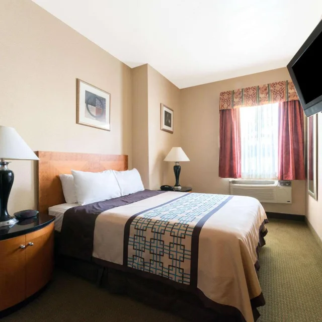 Deluxe, Suite, King Bed, Days Inn by Wyndham Luray Shenandoah 4/8