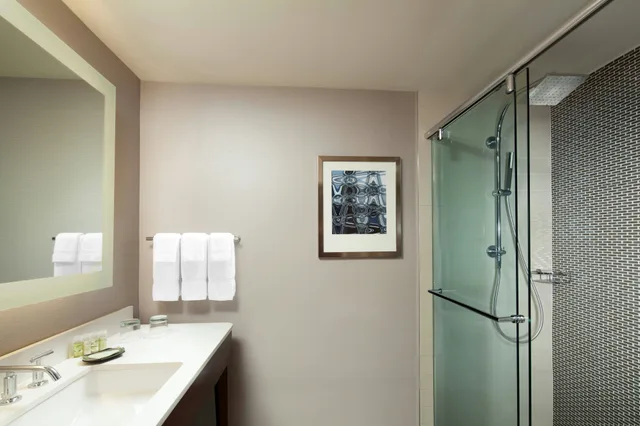 Room, 2 Queen Beds, The Westin South Coast Plaza 4/6