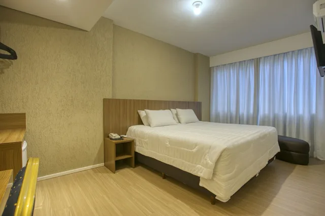 Executive, Double Bed, The Roochelle Hotel 4/8