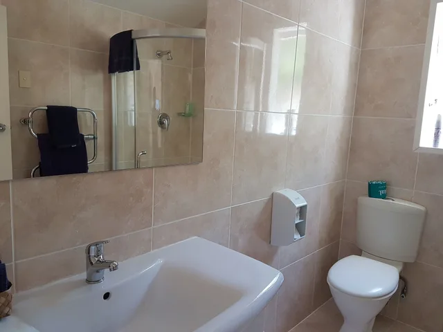 1 Bedroom, Family Suite, Unit, Queen and Twin Beds, Garden View, Kitchenette، Aarangi Motel 5/6