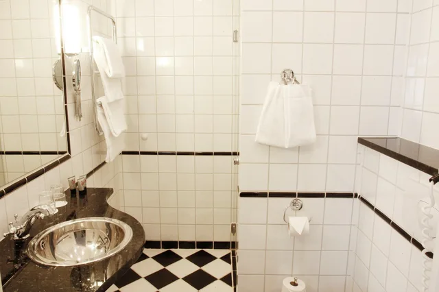غرفة رباعية، Mayfair Hotel Tunneln 3/3