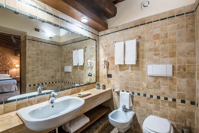 Classic, Double or Twin Bed, City View, Palazzo Squarcialupi 6/6