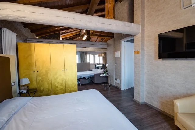 استوديو بأربعة أسرّة في الملحق، Albergo Centrale Bologna 1/10