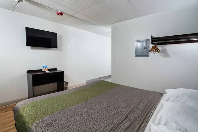 غرفة قياسية بسرير كينج للمدخنين، Motel6 Columbus, GA - Downtown 6/10