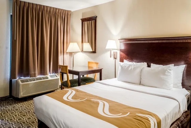 Standard, King Bed, Quality Inn Moss Point - Pascagoula 2/10