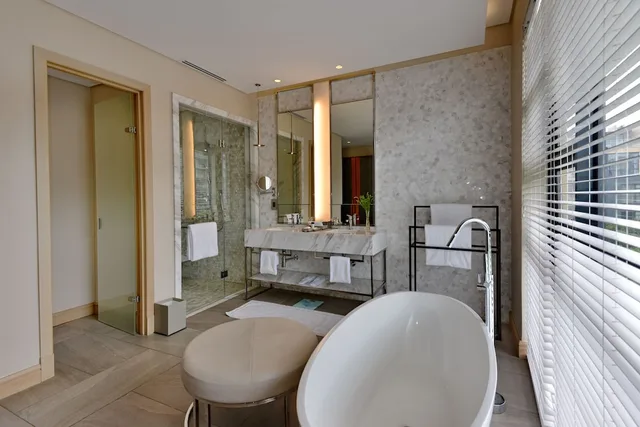 جناح رئاسي بسرير كينج، The Houghton Hotel Spa Wellness and Golf 3/3