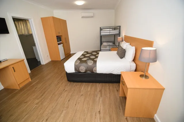 غرفة عائلية بسرير كوين وسريرين منفصلين، DANDENONG MOTEL 1/7