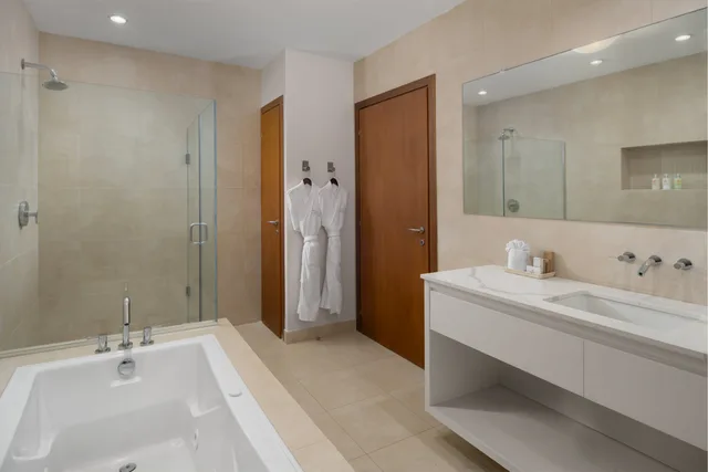 2 Bedrooms, Penthouse, Ocean Front, Balcony, Blue Haven Resort 3/3