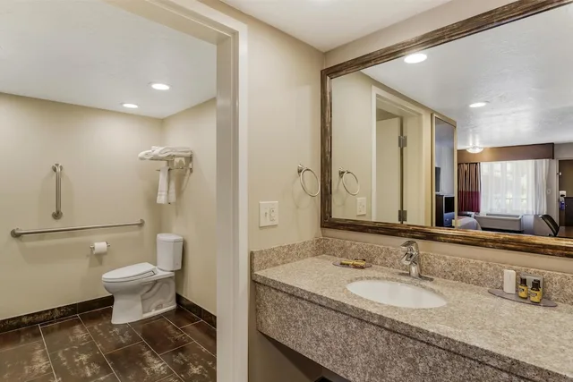 Standard, King Bed, Accessible, Best Western Plus Cedar City 4/5