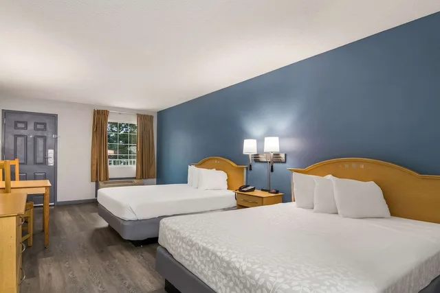 غرفة قياسية بسريرين كوين في طابق مرتفع، Econo Lodge Branson Theater District 2/3