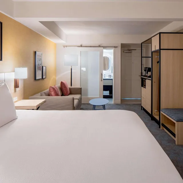 Room, King Bed, Sofa, Hilton Garden Inn Dana Point Doheny Beach 4/6