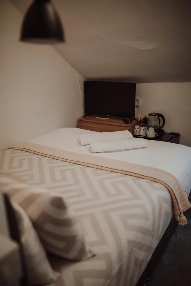 Room, Twin Beds, External Bathroom, 16 PILRIG GUEST HOUSE 1/1