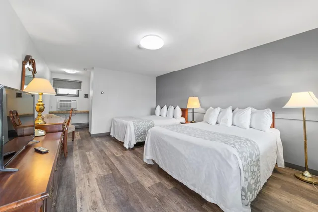 غرفة بسريرين مزدوجين، Glass House Inn 6/10
