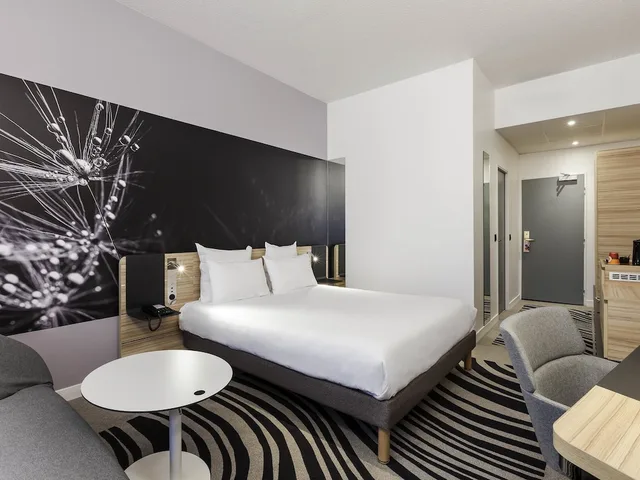 Classic, Double Bed, Novotel Tours Centre Gare 5/10