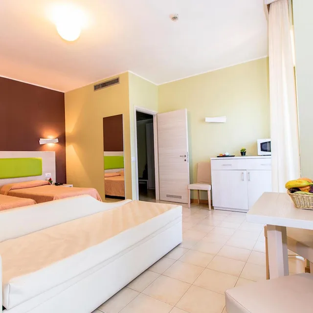 غرفة سوبيريور رباعية، Hotel Residence Ulivi E Palme 1/4