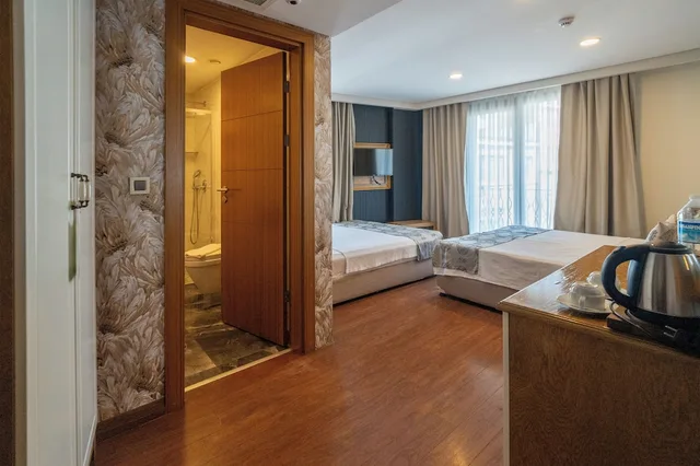 Room, Quadruple, Double and Twin Beds, Eliza Hotel 9/10
